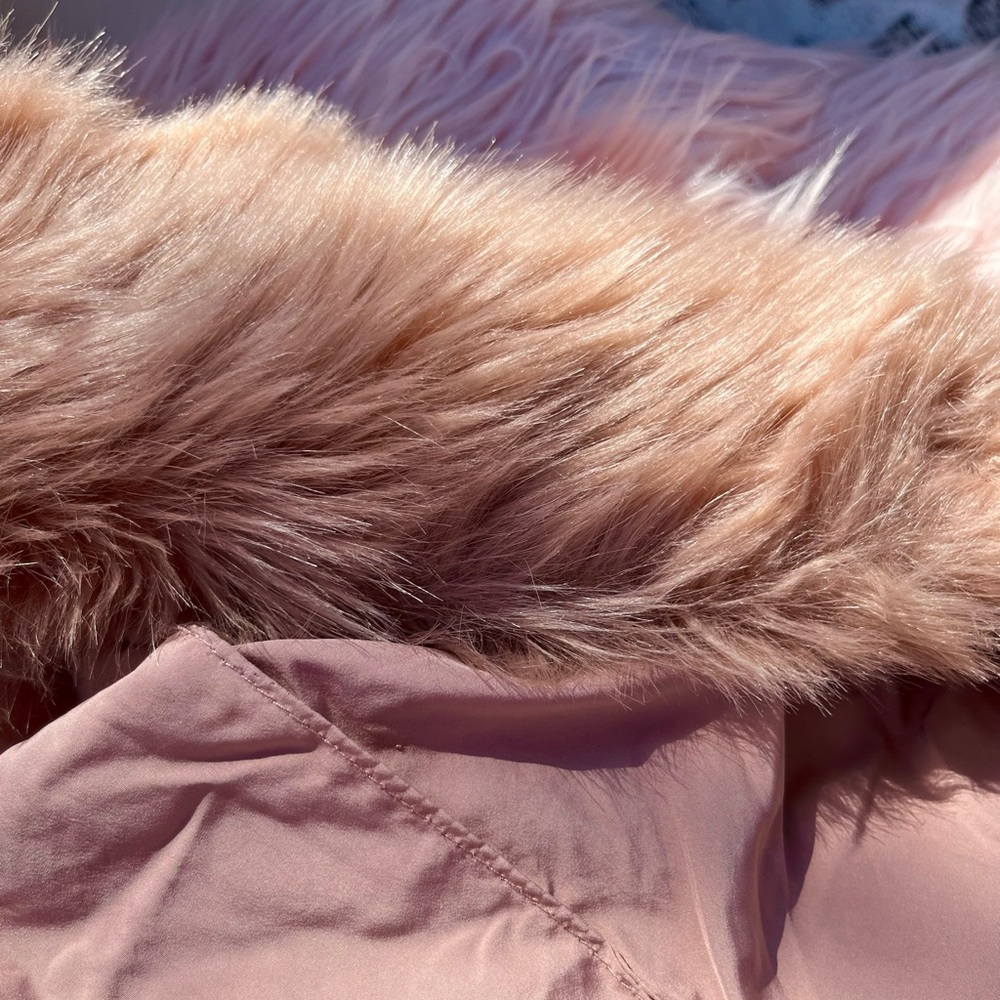 Blush pink size SMALL faux fur vest excellent condition!!! - Picture 7 of 11